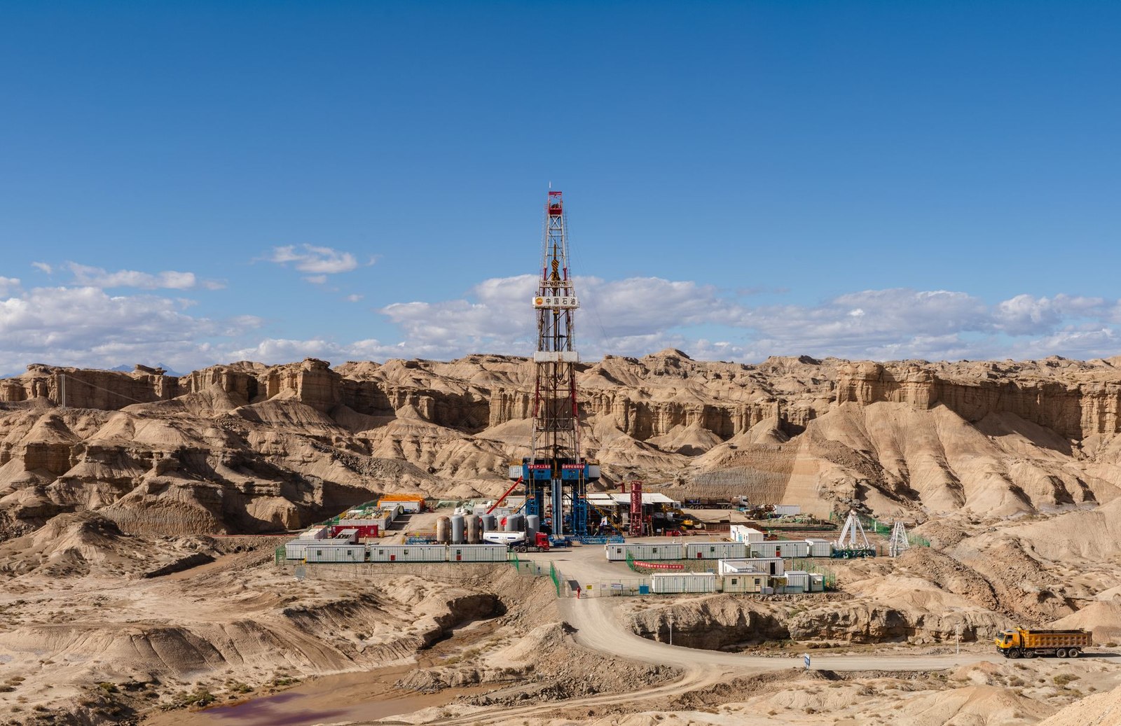 Daytime land oil drilling rig in a desert canyon setting